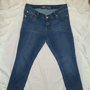 Mid-wash skinny jeans